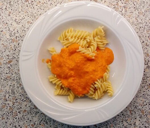 Paprika-Käse Sauce für Nudeln